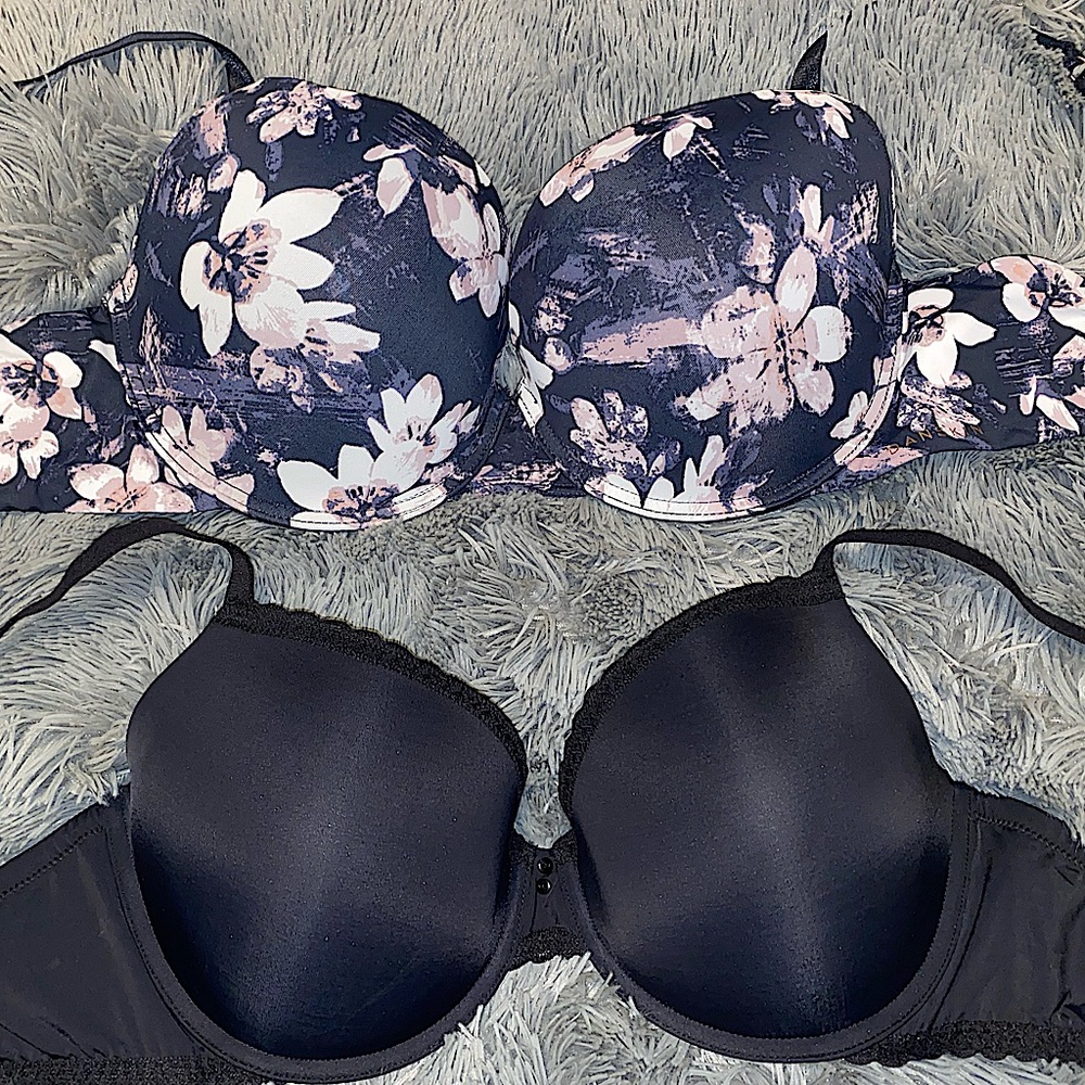 (2) Woman’s Full Coverage Bras 40D